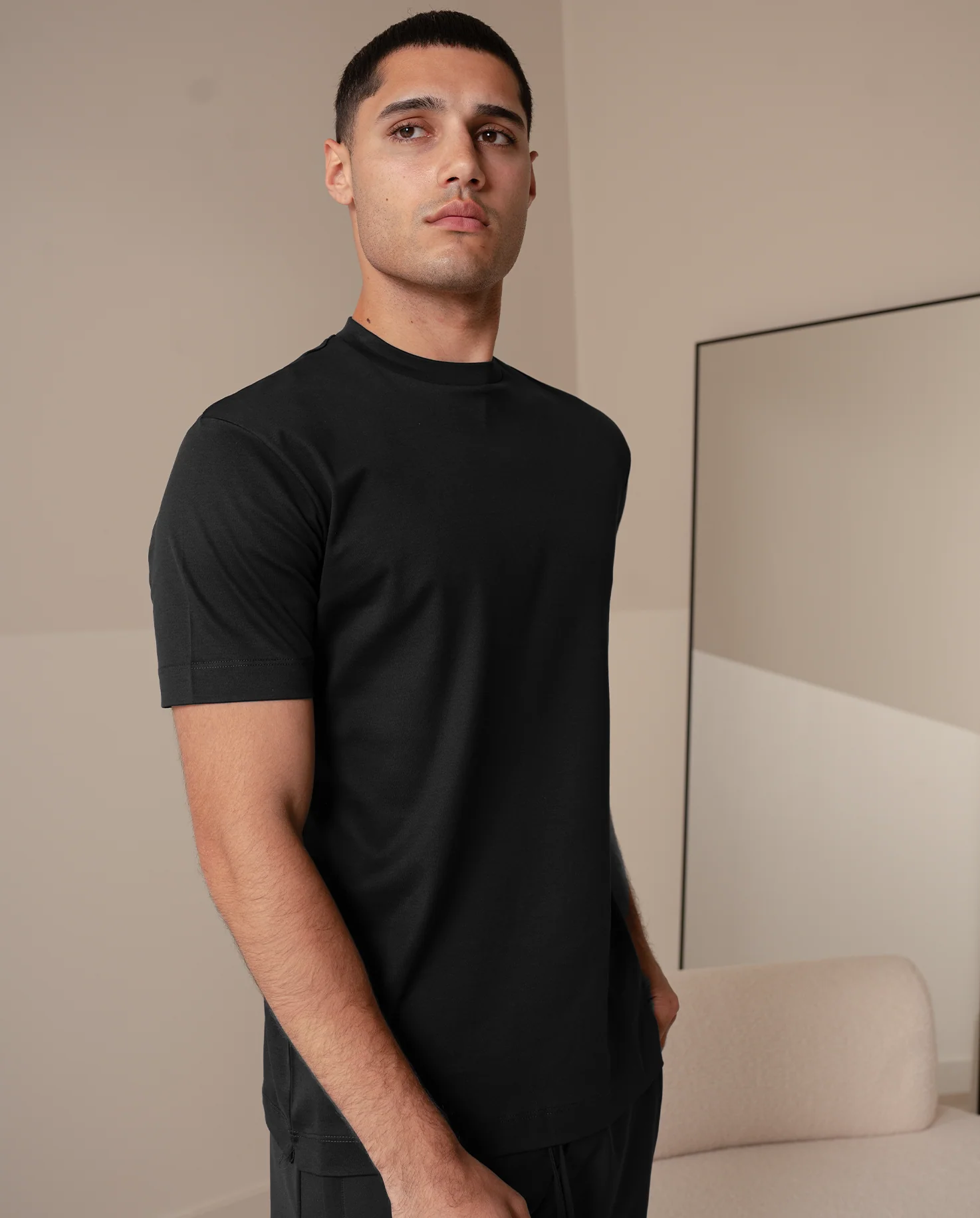 LUXE T-SHIRT - BLACK - Image 6